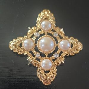 Elegant Gold Tone and Faux Pearl Brooch